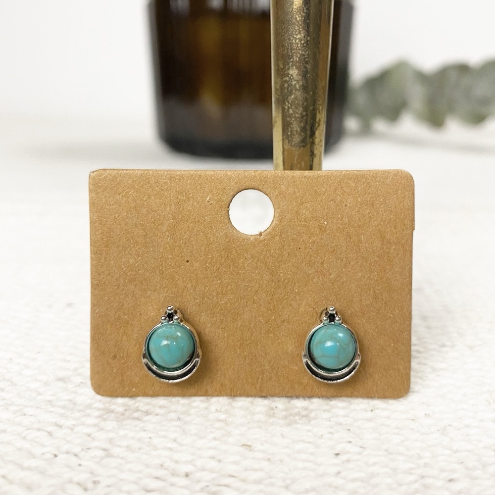 NEW Western Round Filigree stud Earrings Turquoise color Silver color Boutique